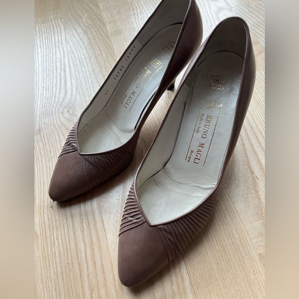 Vintage Bruno Magli Pumps